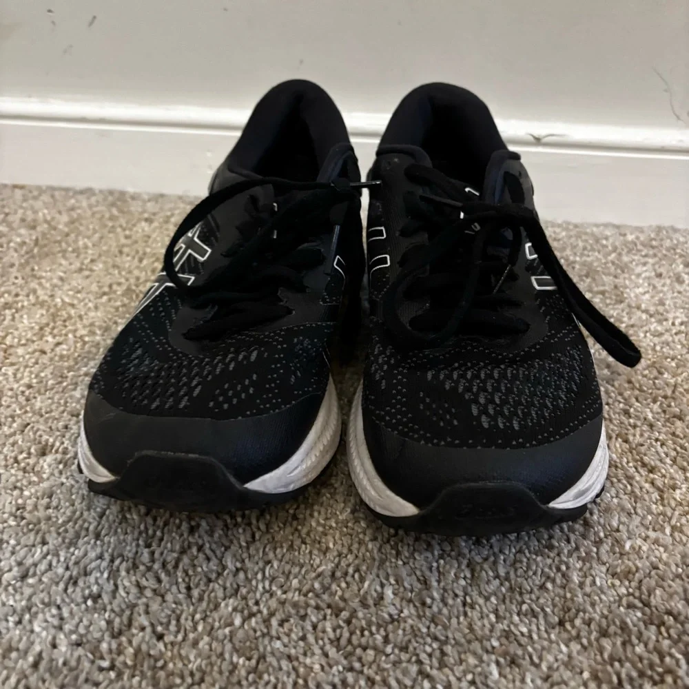 Asics Gel-Kayano 26 Black & White Running Shoe Women’s Size 7.5